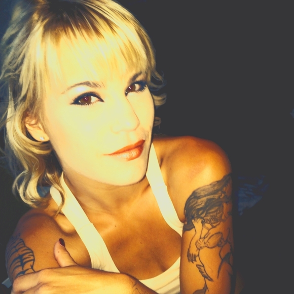 Meet your Posher, Chanel - Picture 1 of 1